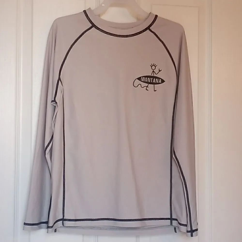Boysย Rash Gaurd Montana Logo SwimโShirtโSwimsuitโBathingโSuitโBeach